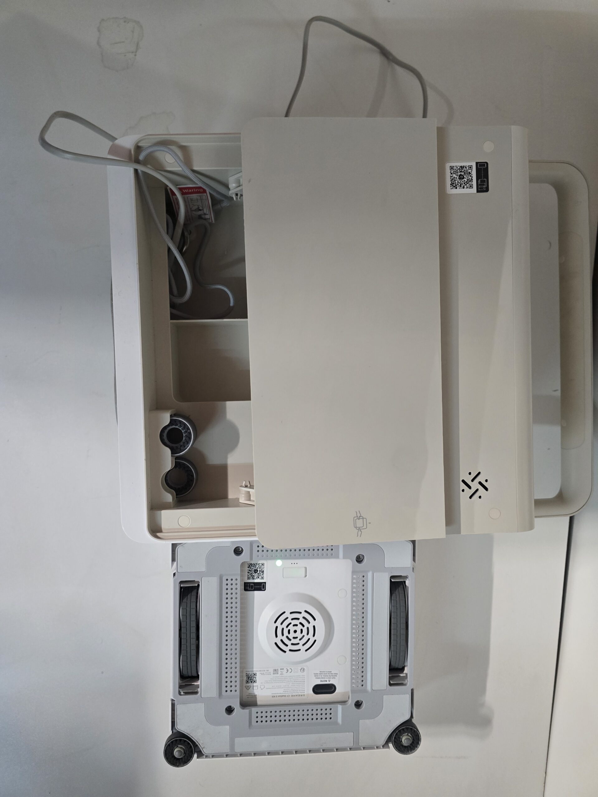 Resigilat - Robot de curățare a geamurilor Dreame E1 Station S Kit, 8000 Pa, alb