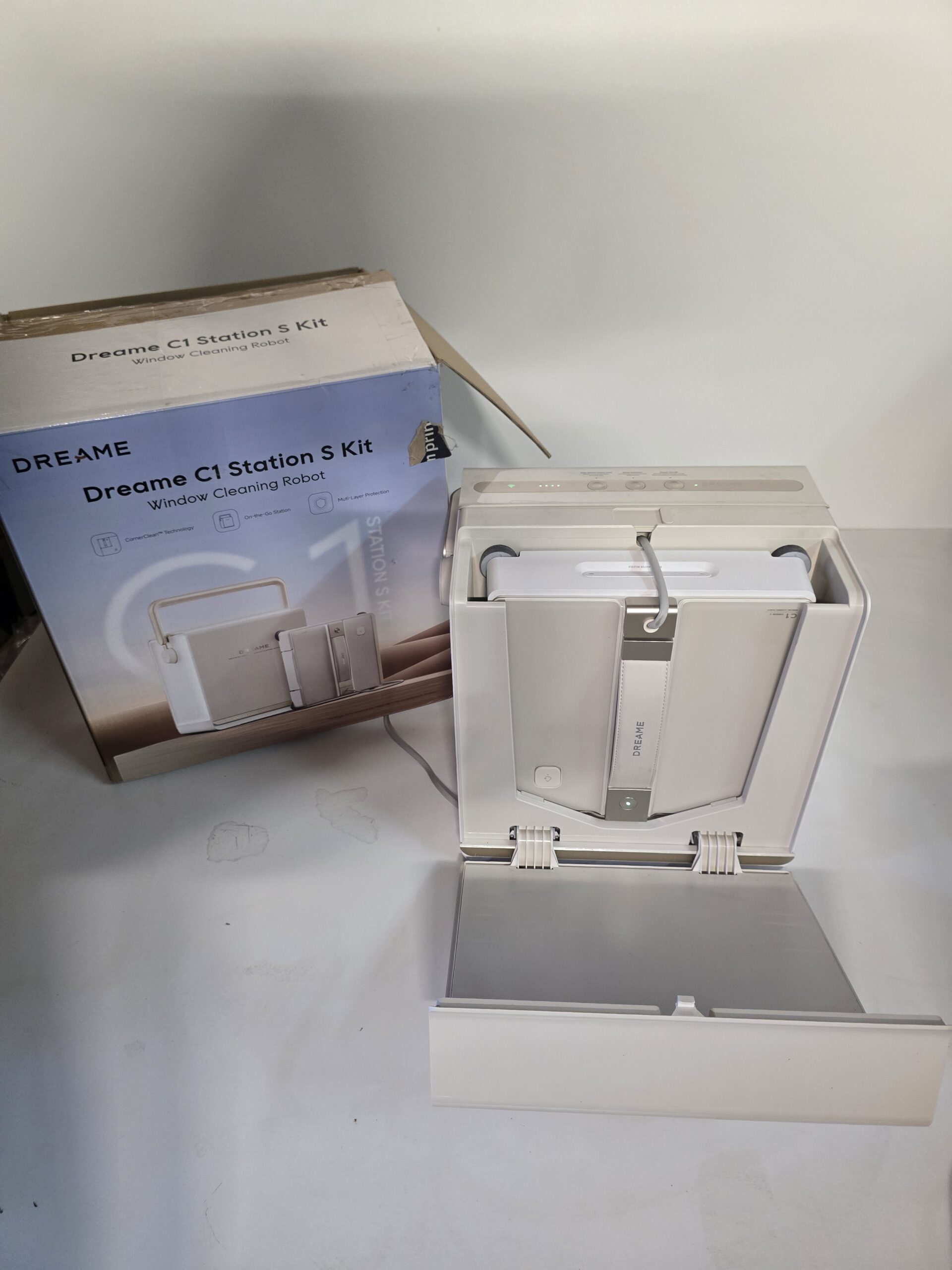 Resigilat - Robot de curățare a geamurilor Dreame E1 Station S Kit, 8000 Pa, alb