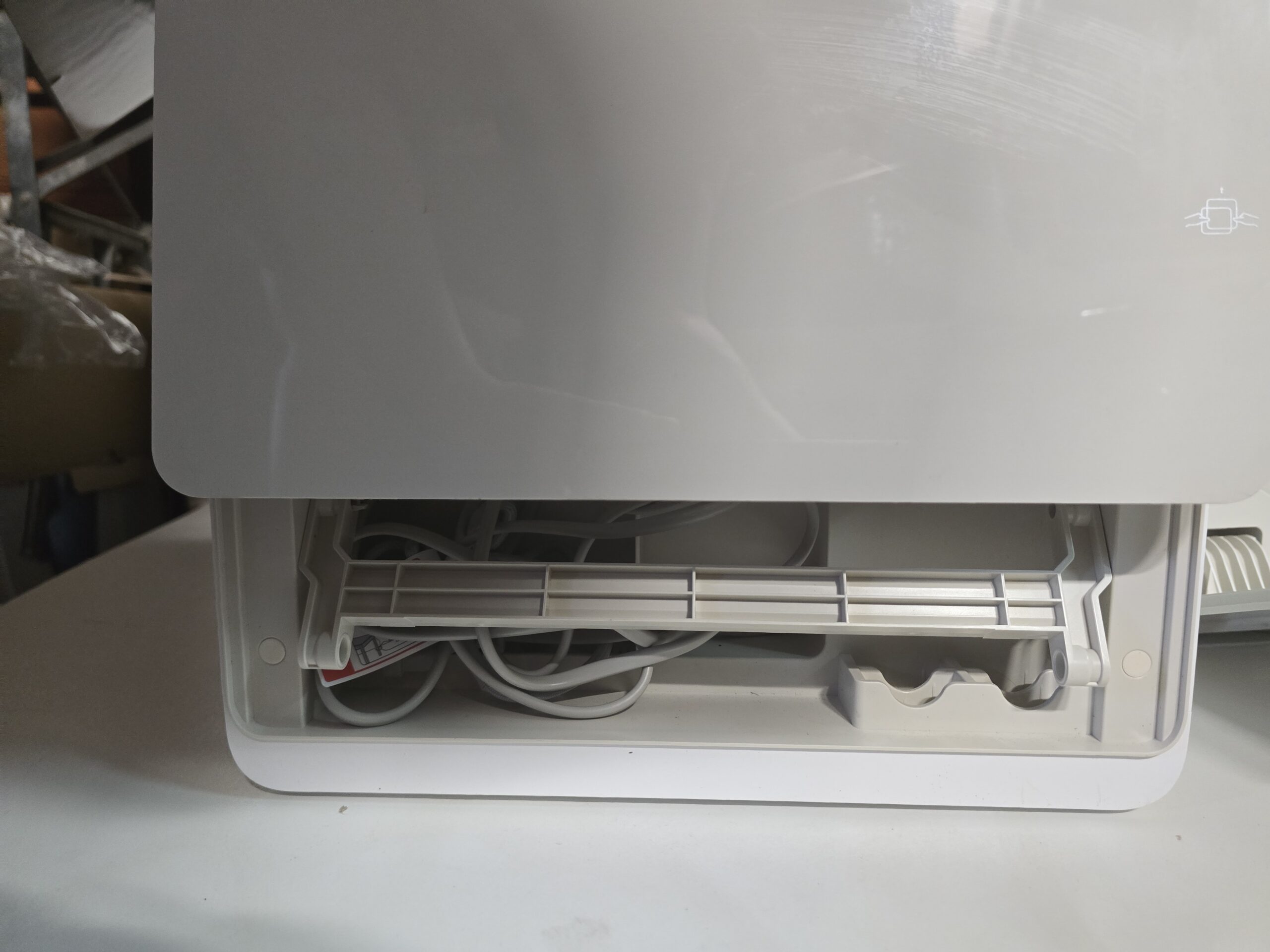 Resigilat - Robot de curățare a geamurilor Dreame E1 Station S Kit, 8000 Pa, alb