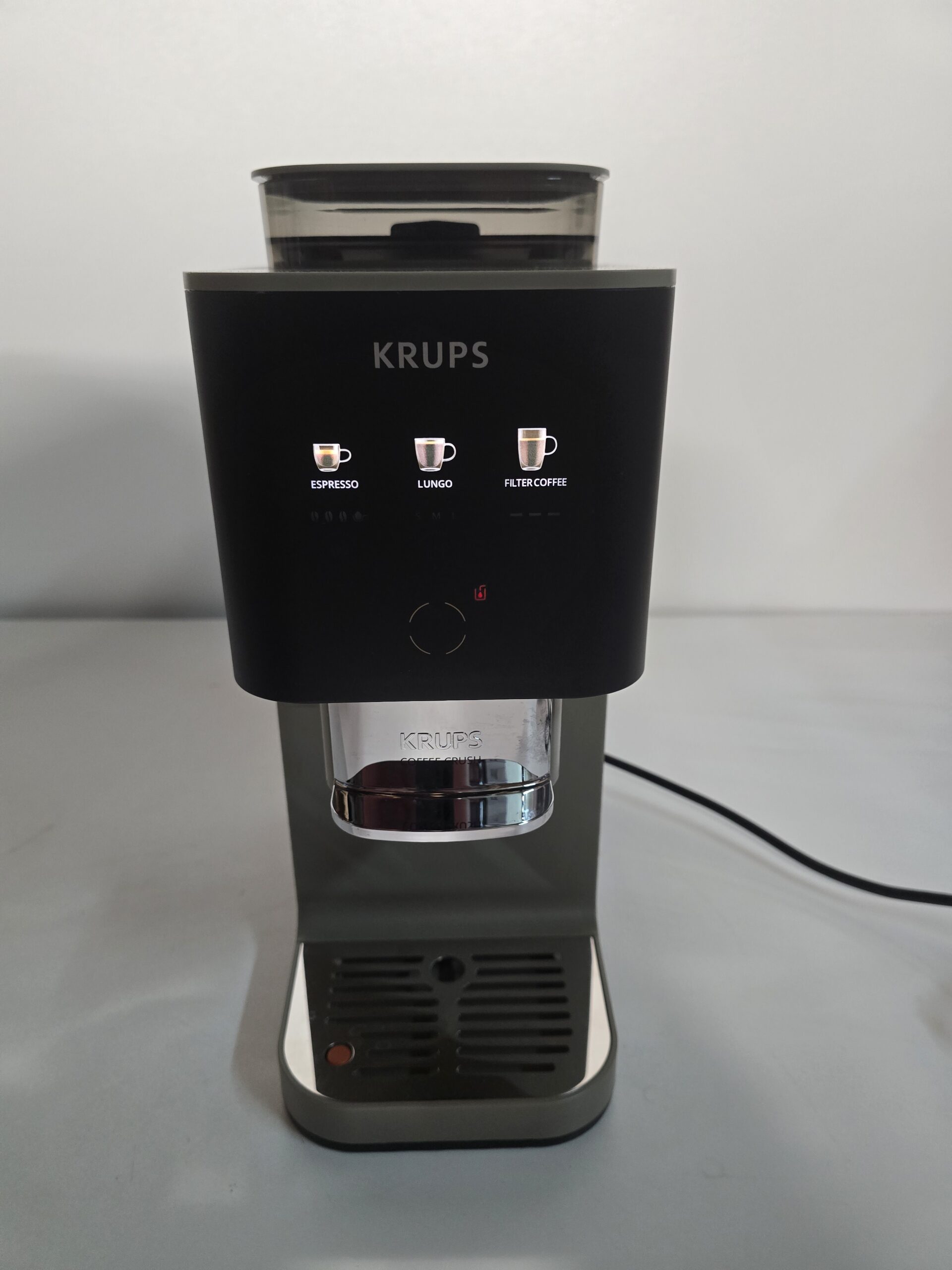 Resigilat - Espressor semi-automat Krups Coffee Crush SA402AE0, 1370 W, 15 bari, rasnita inox, sistem bean-to-cup, preparare one-touch, intensitate cafea ajustabila, compatibil cafea macinata, design ultra-compact, curatare usoara, crem & negru