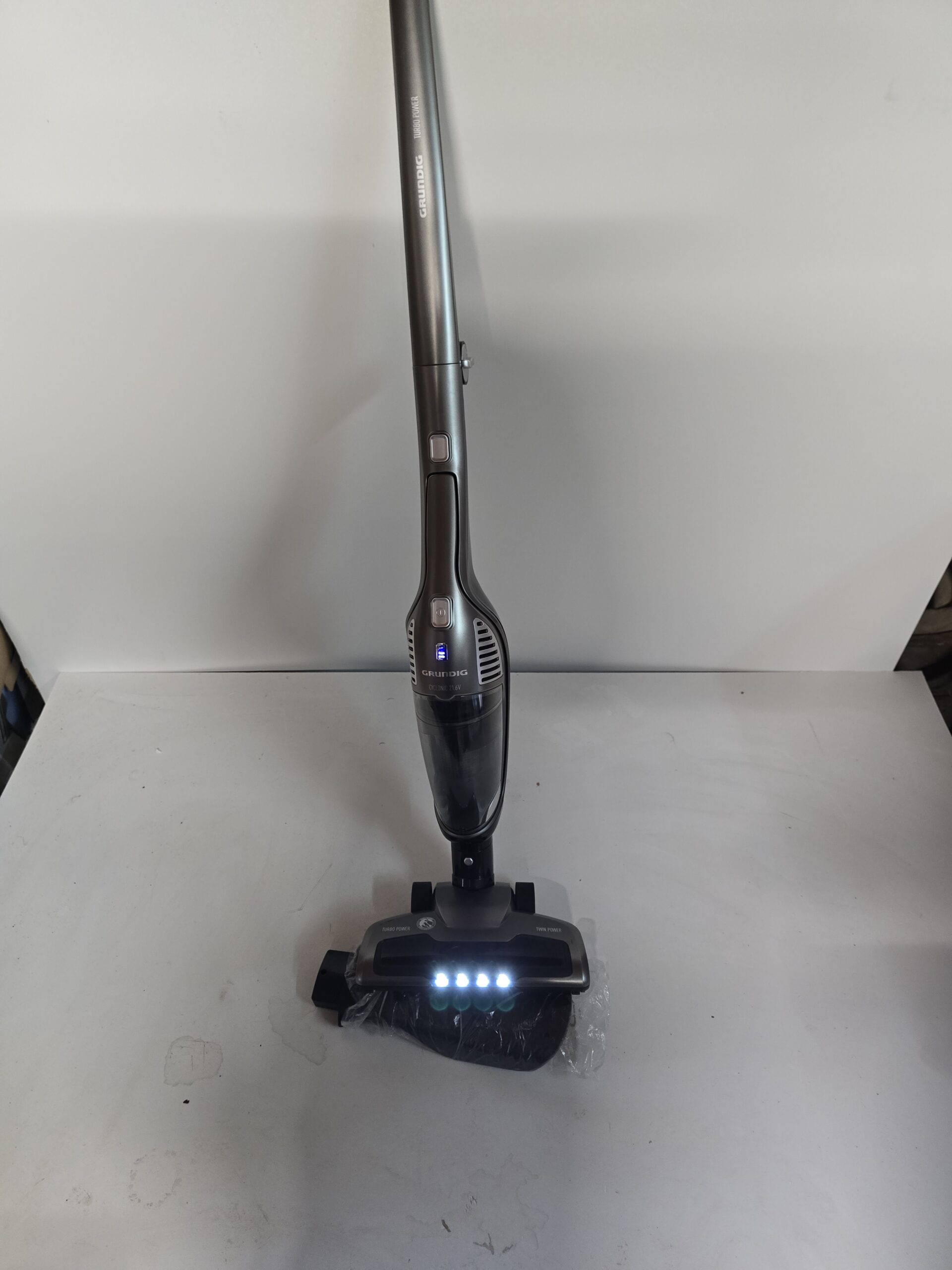 Resigilat - Aspirator Grundig VCH 9832, 120 W, 0.5 Litri, 75 Minute Autonomie