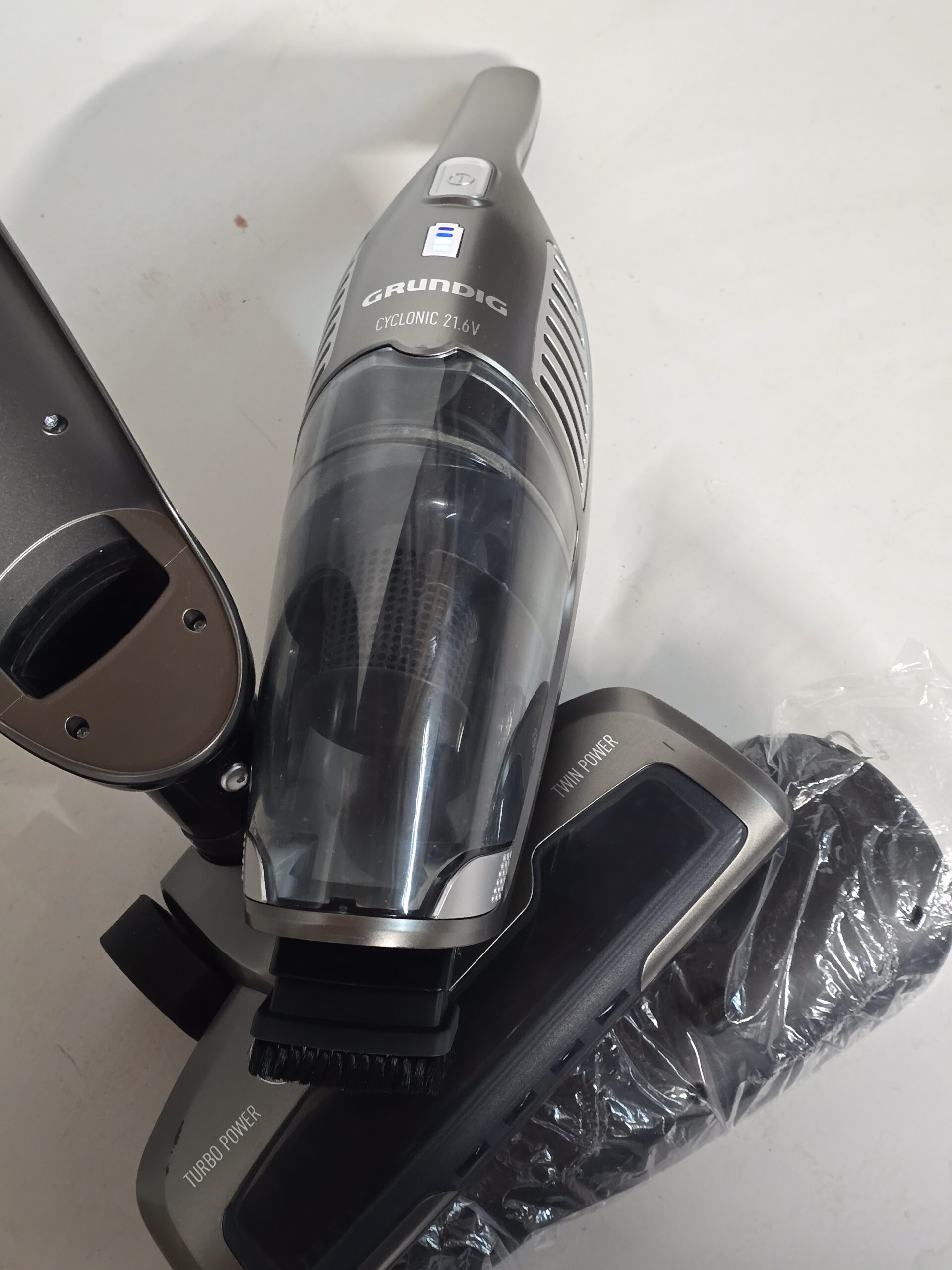 Resigilat - Aspirator Grundig VCH 9832, 120 W, 0.5 Litri, 75 Minute Autonomie