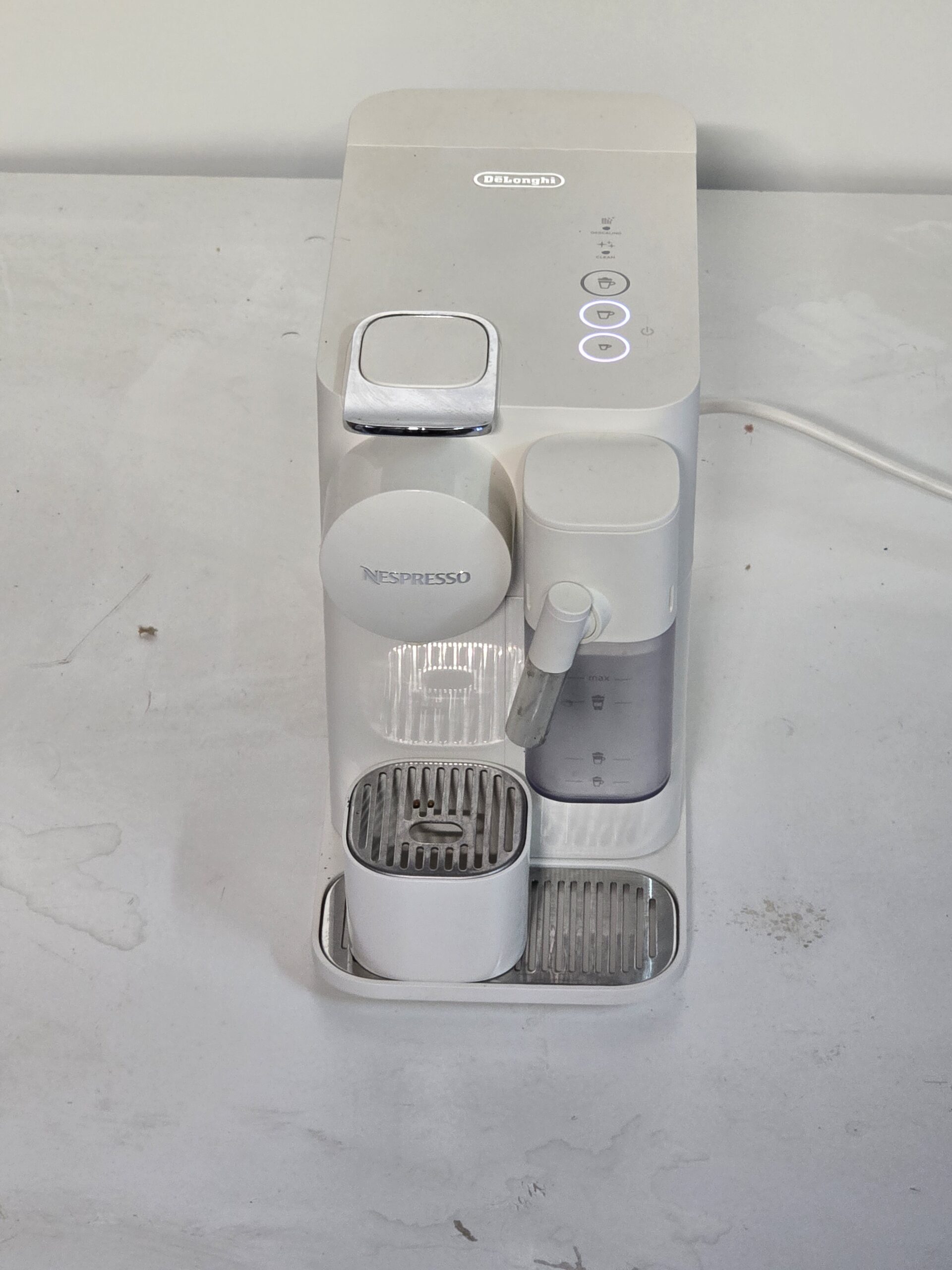 Resigilat - Espressor Delonghi EN510.W Nespresso Alb 1400 W 19 bari Capsule