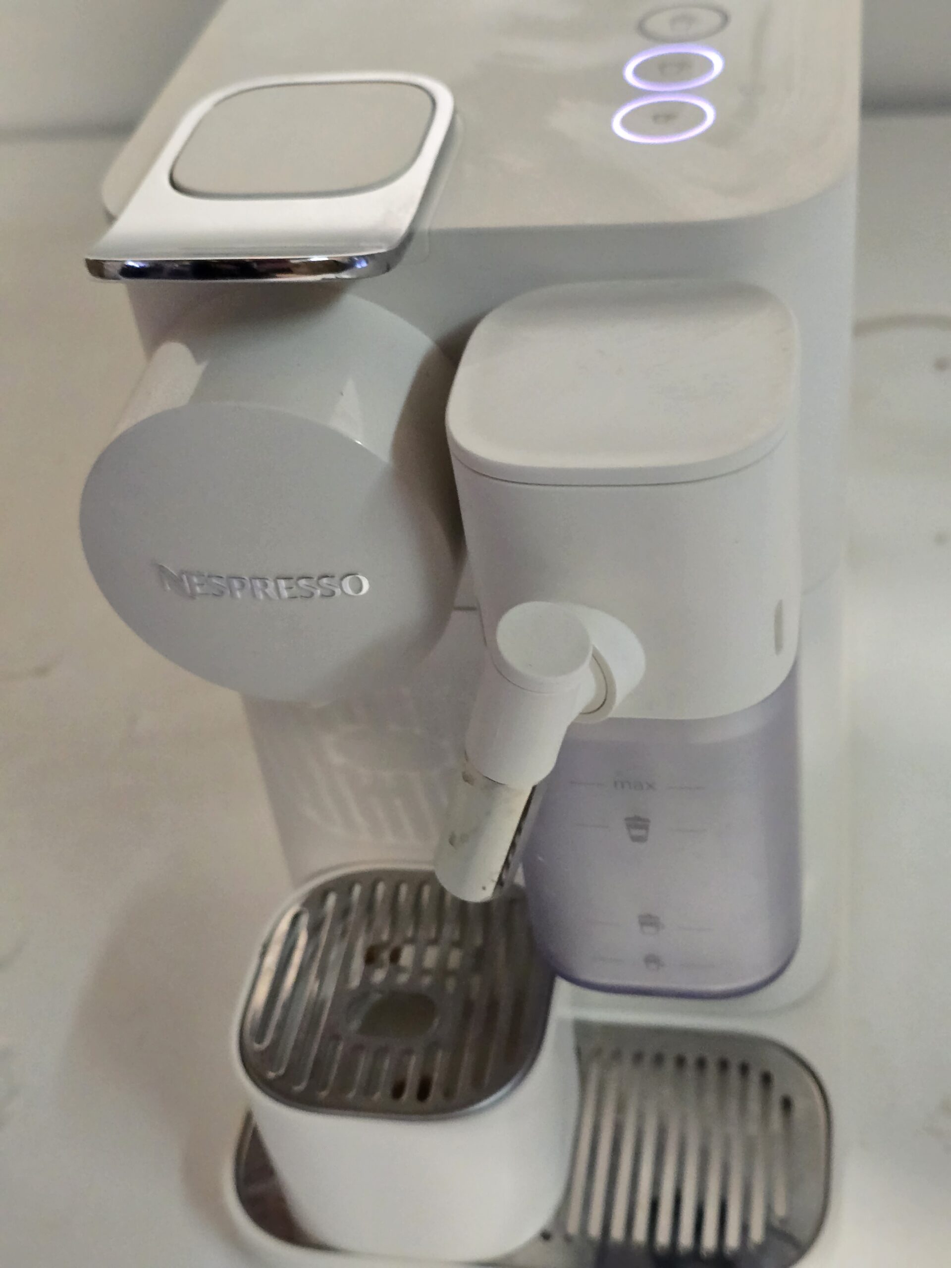 Resigilat - Espressor Delonghi EN510.W Nespresso Alb 1400 W 19 bari Capsule